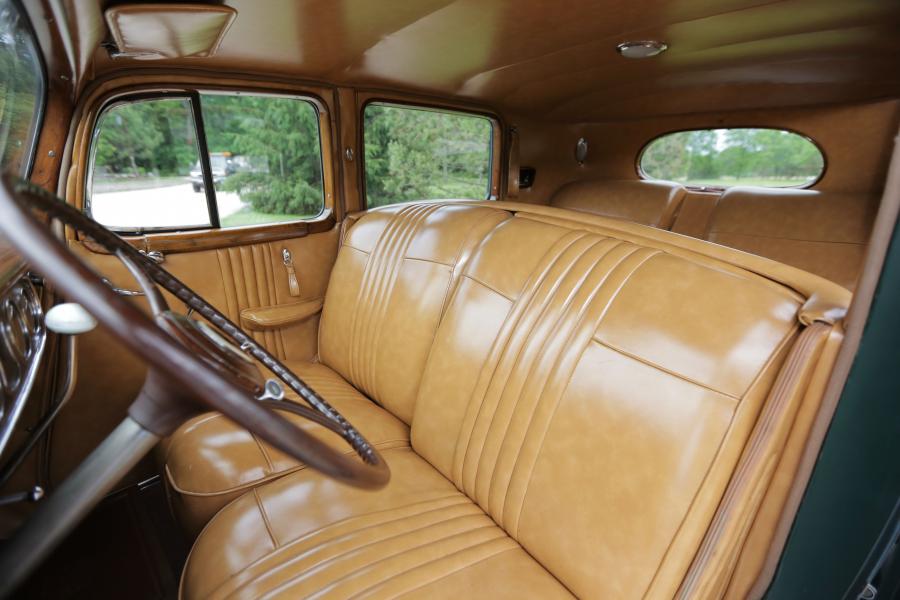  Packard Twelve Club Sedan 1936 года  (фото 7 из 39)